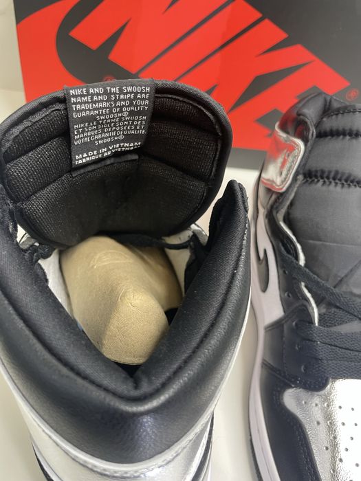 Air Jordan 1 Retro High Silver Toe