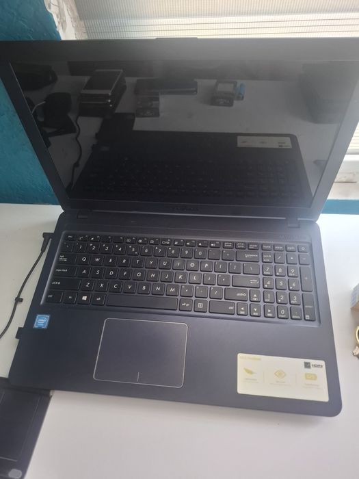 Laptop Asus vivobook x543M