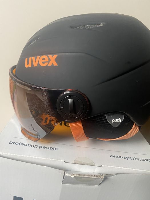 Детска ски каска Uvex