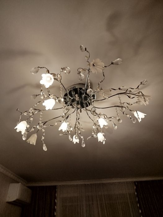 Продам люстру с пультом