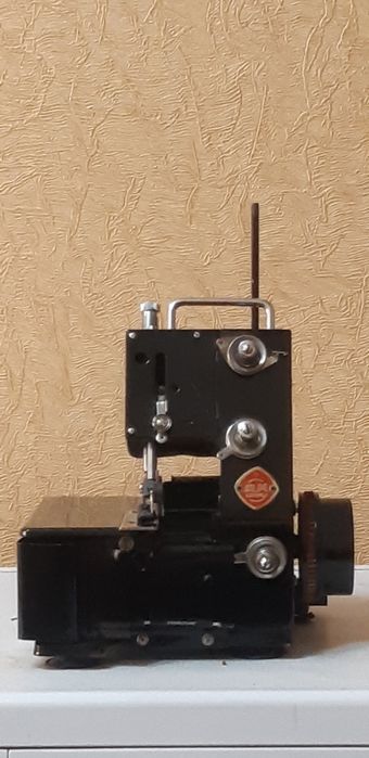 Продам оверлог Китайский