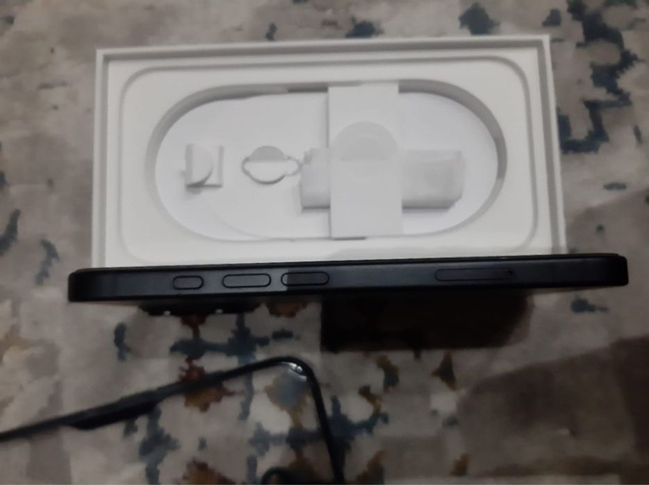 iPhone 16 128GB Батарея 93%