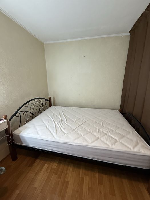 Кровать с матрасом 140*200