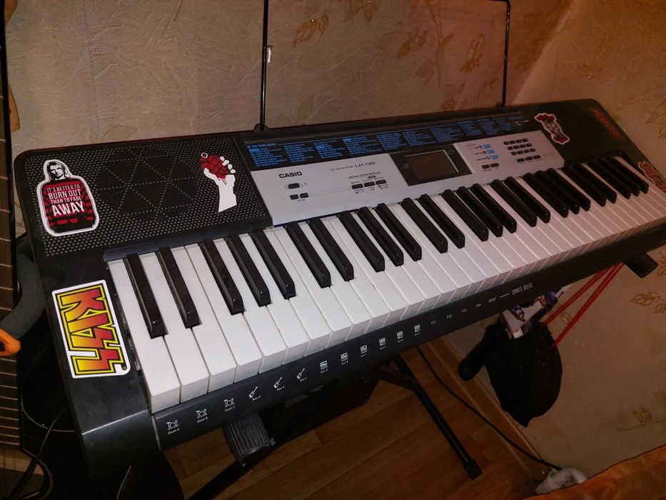 Синтезатор Casio LK136