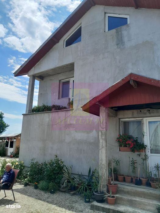 Varasti (Gr) - Se Vinde Casa P+1+M (4 Cam)