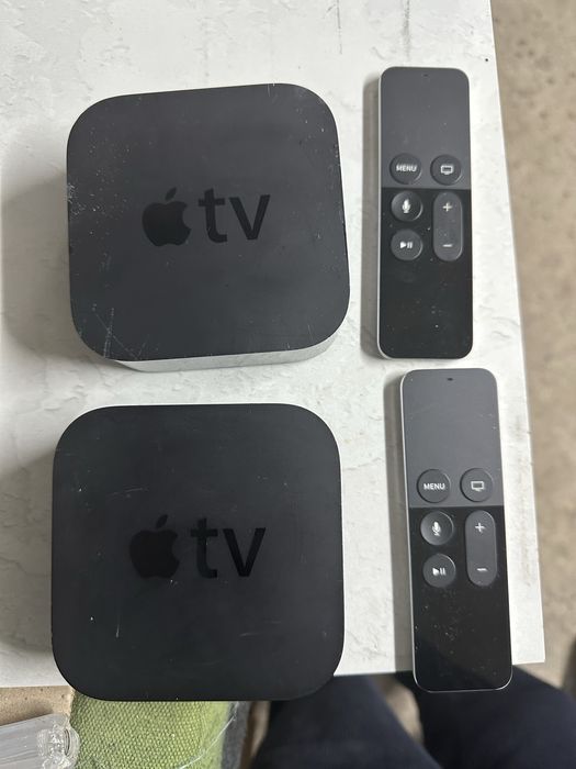 Эпл приставка 2 шт все работает