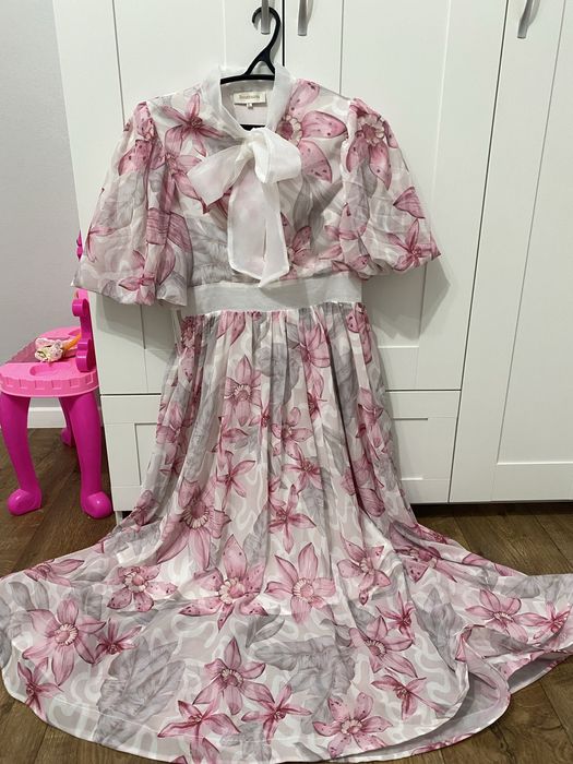 Красивые вечерные платье