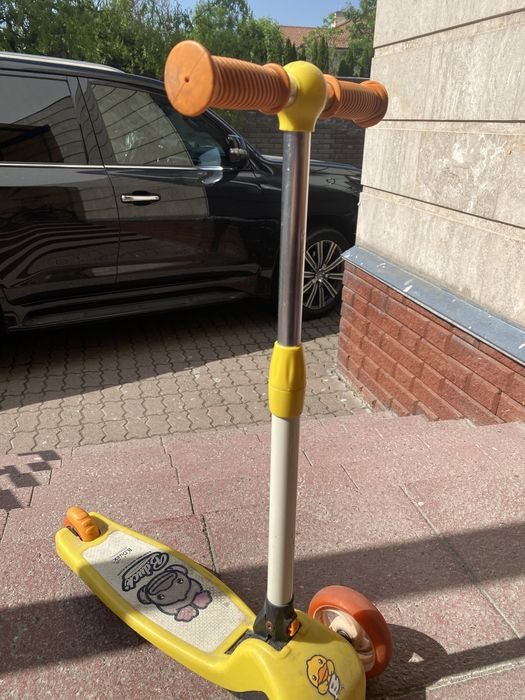 Детский самокат,совсем как новенький!