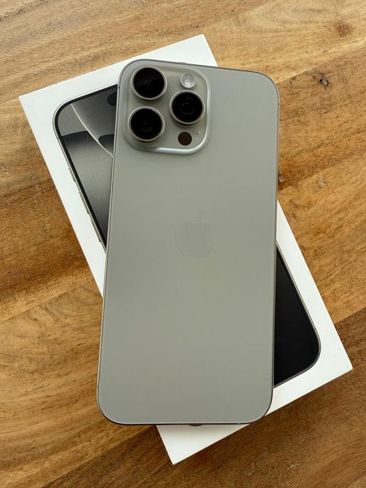 iPhone 16 Pro Max Natural Titanium 256 GB stare impecabila

Vand iPhon