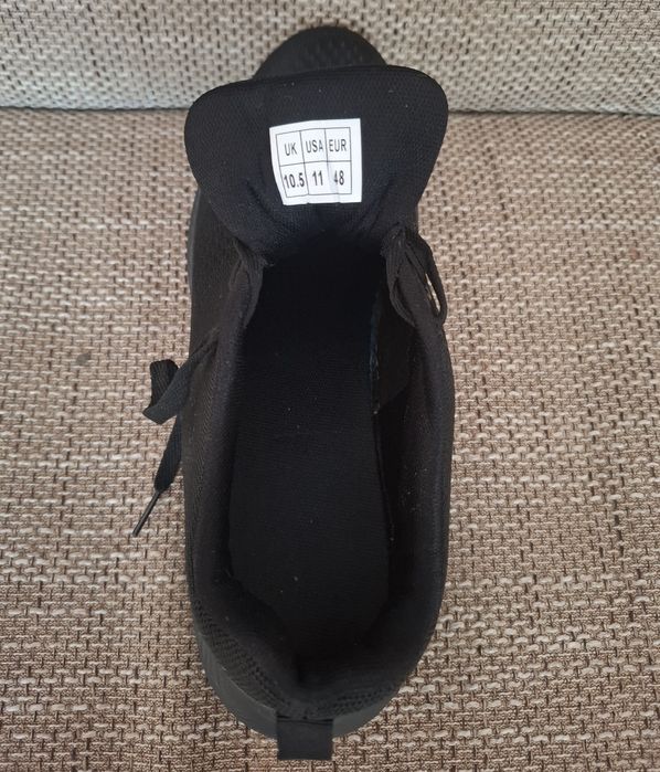 Adidași numărul 48