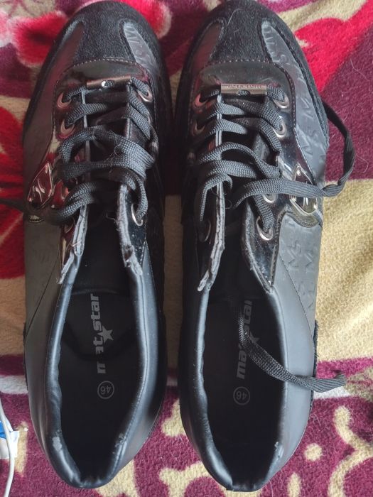 Чисто нови мъжки спортни обувки,кожени номер 46