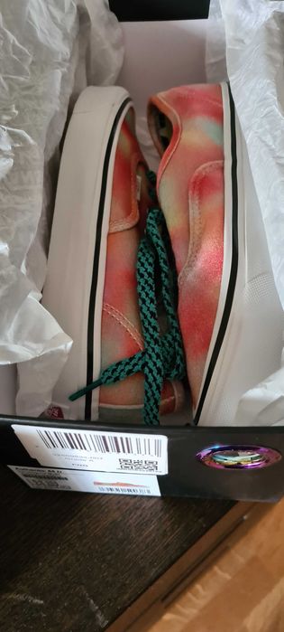 Нови гуменки Vans