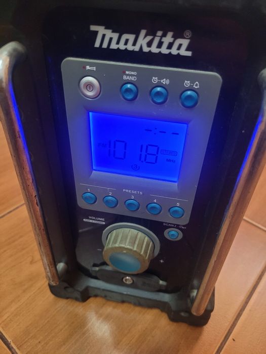Boxa de santier makita bmr100