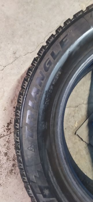 Срочно продам зимние шины