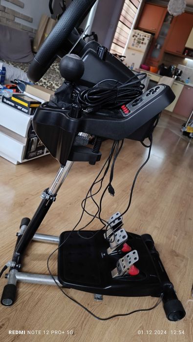 игрови волан Logitech G27 Racing Wheel и стойка Wheel Stand Pro