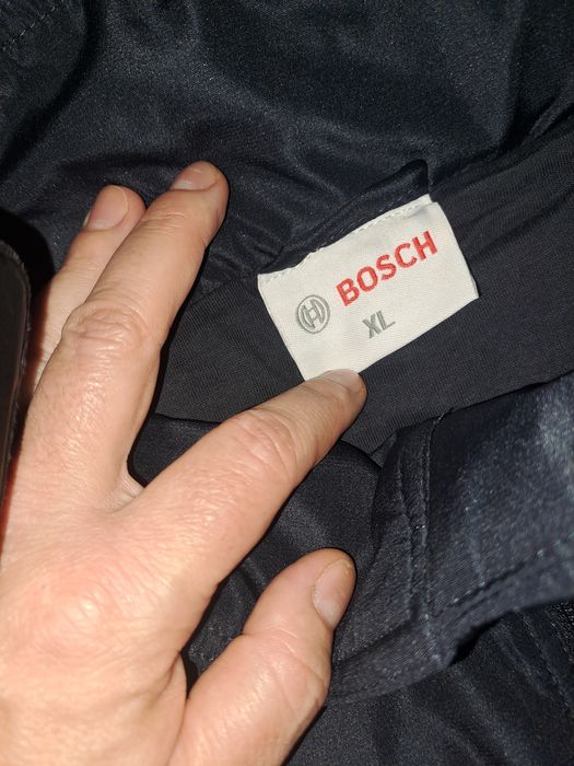 Geaca Bosch noua marimea  XL + cadou bluza XL + cadou cana Bosch