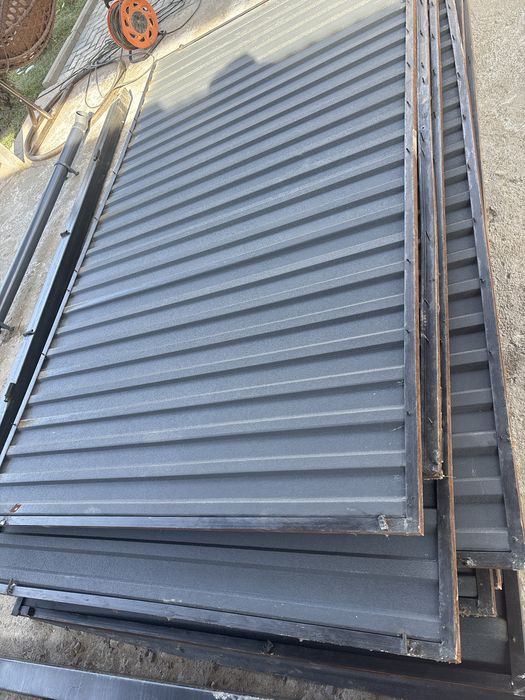 Забор, железные перегородки