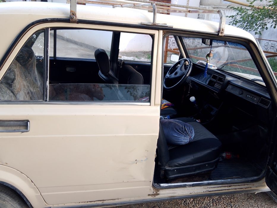 Жигули ваз -2105.