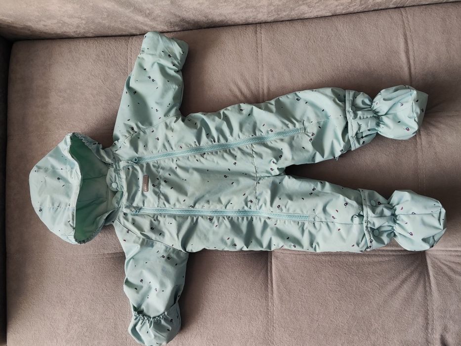 Продам комбинезон для девочки