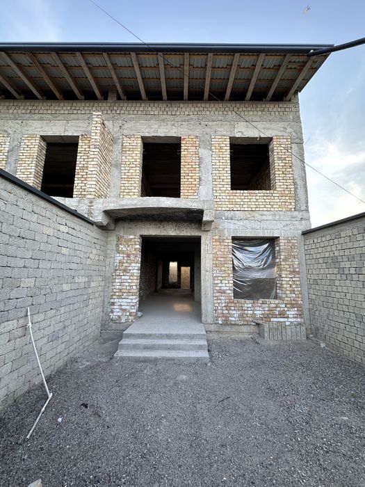 Sergeli hovli uchaska 225m kv