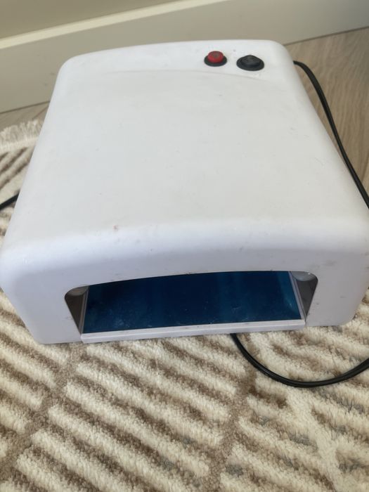 Продам лампу для ногтей