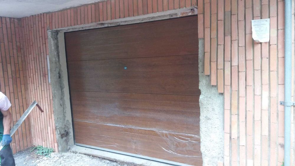 Uși de garaj automate