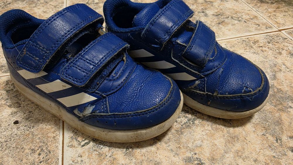 Подарявам детски обувки