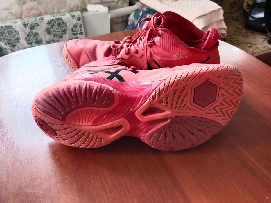 Продам ассиксы токио