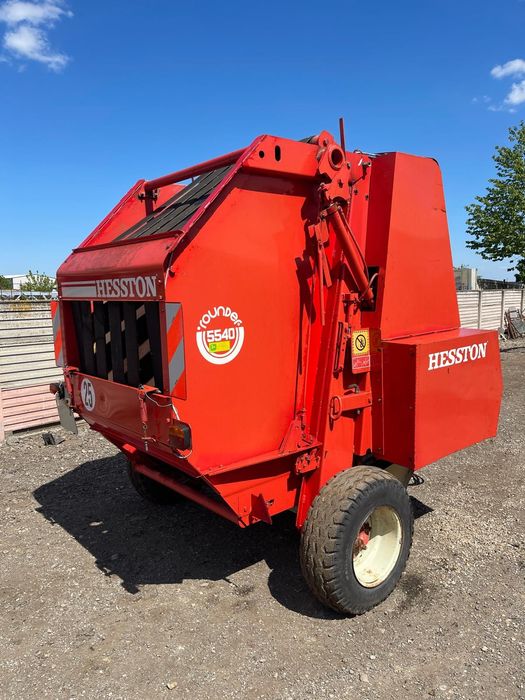 Presa de baloti rotunzi balotiera Fiatagri Hesston 5540 recent adusa