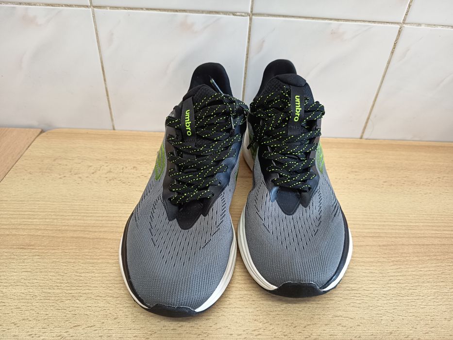 Adidași Umbro mărimea 44