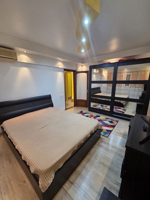 Inchiriez apartament 2 camere + parcare