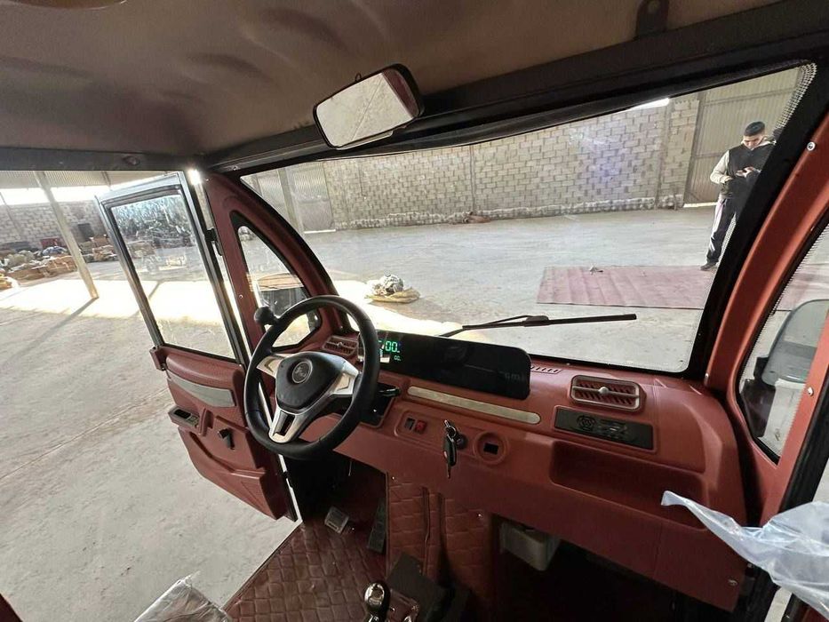 Трицикл с кабиной