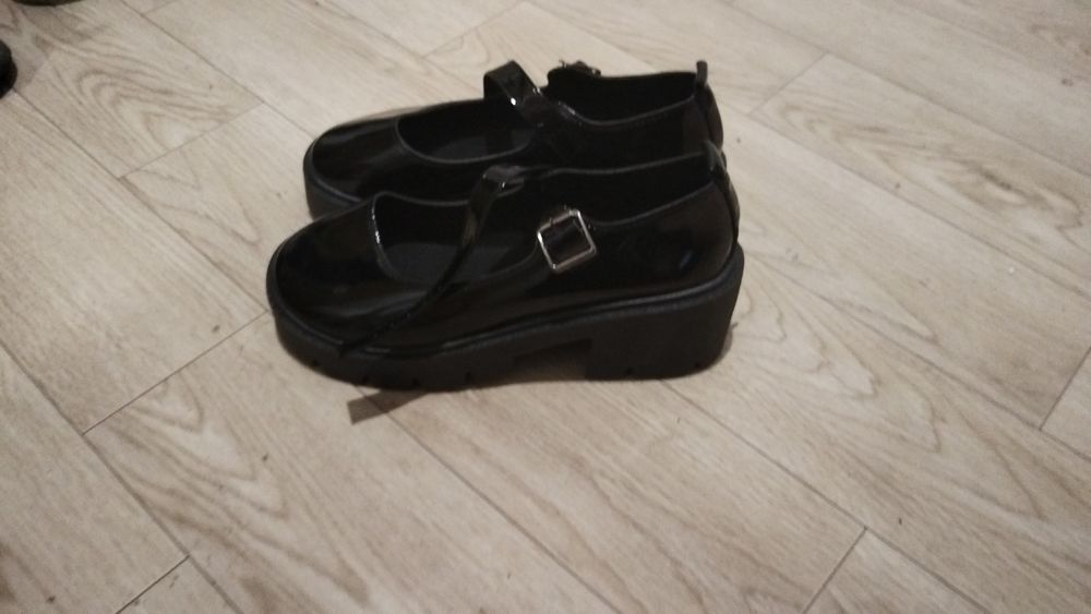 продам туфли новые