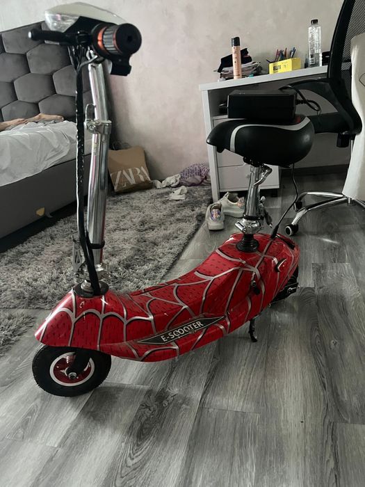 Trotineta electrica cu sezut NOUA