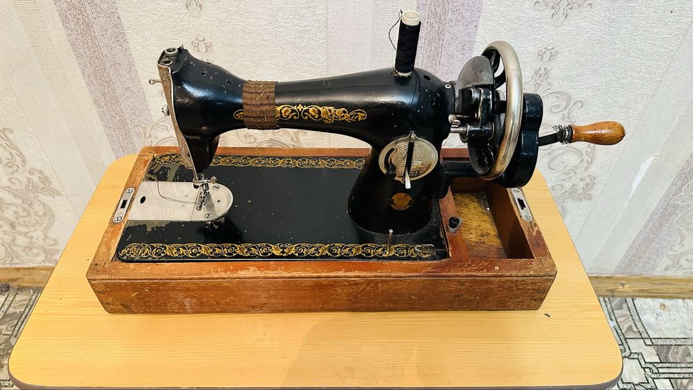 Продам швейную машинку