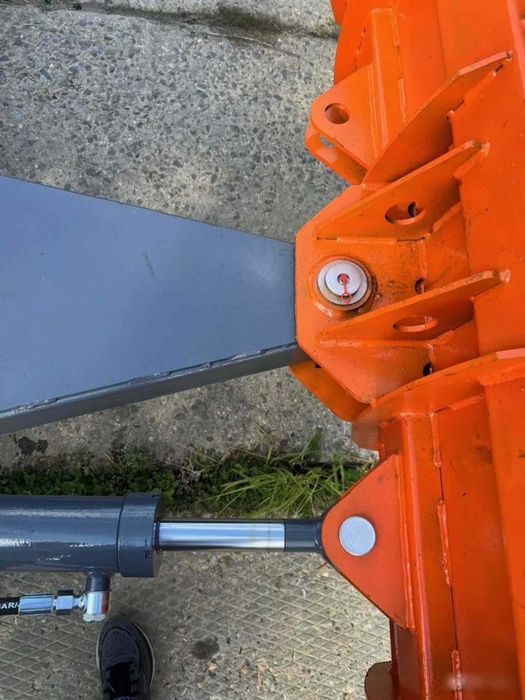 Продам Отвал и Щетки