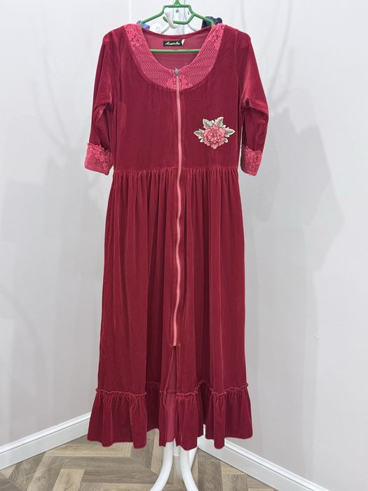 Қызыл халат сатылады. Размер 42-44