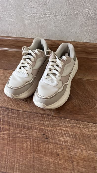 Кроссовка, лоферы на девочку