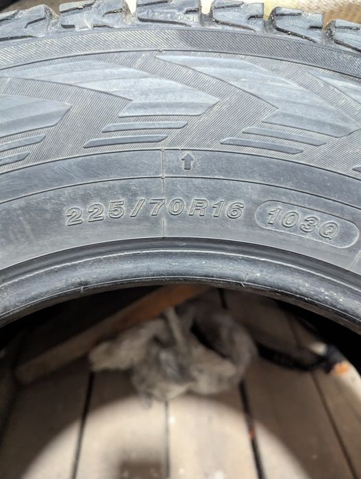 Продам бу шины 225/70/16
