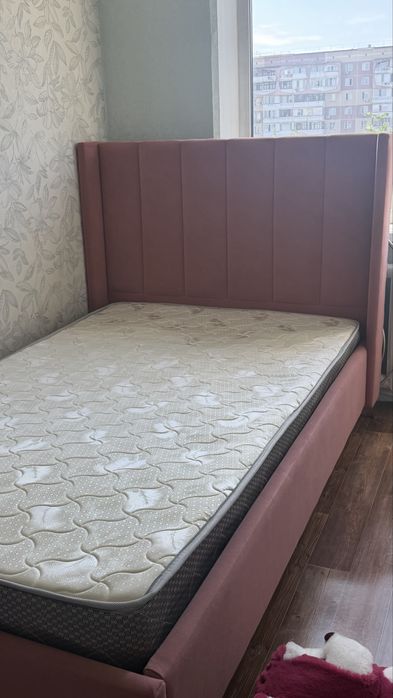 Продам кровать с матрасом