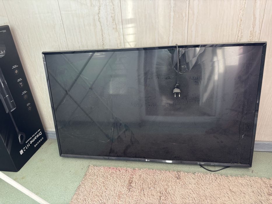 Телевизор LG, экран разбит