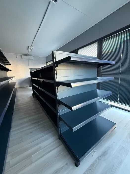 Двустранен островен стелаж за магазин с перфо гръб в тъмно сив мат