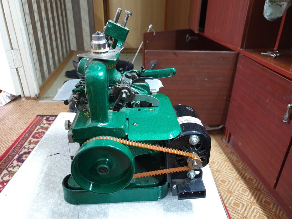 Прдам оверлок в отличном состояние