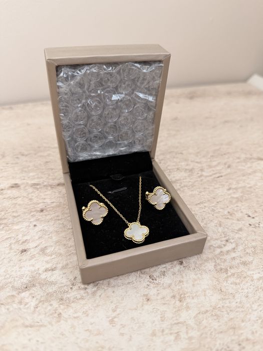Колие и обеци Van Cleef