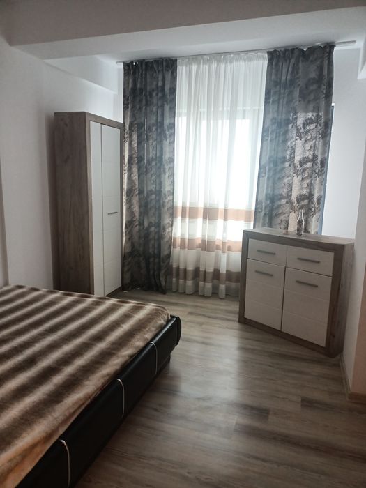 Închiriez apartament 3 camere zona Ford