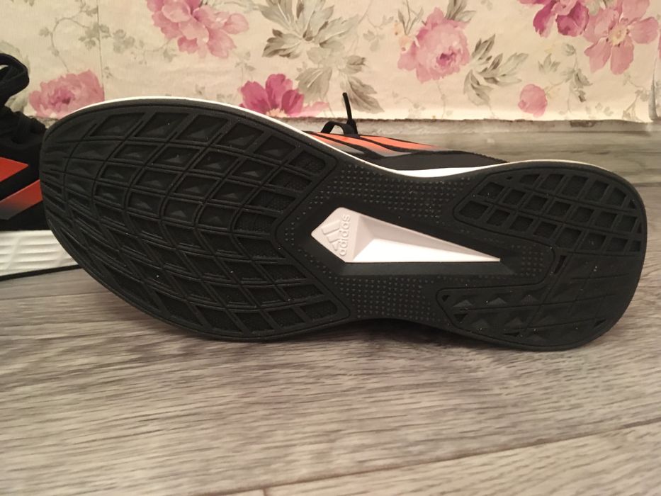 Кроссовки продаю