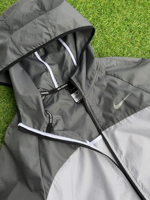 Дамско горнище / ветровка : Nike Women’s Racer Running Woven (Grey) S