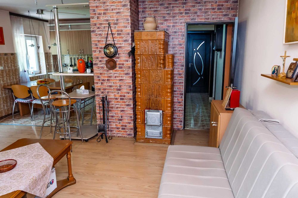 Apartament 3 camere, 75 mp + boxă 18 mp, Băile Herculane