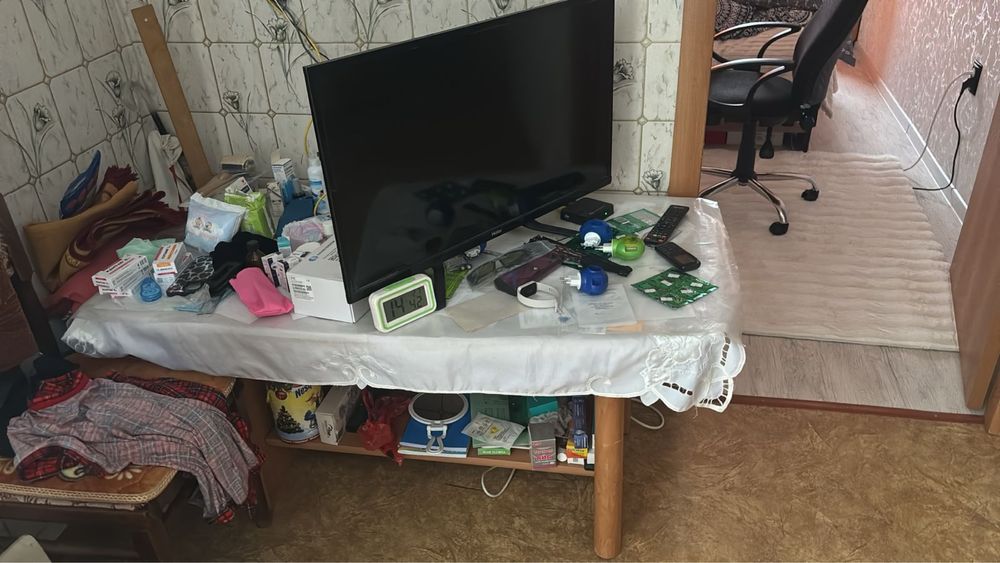 Продам столик под тв