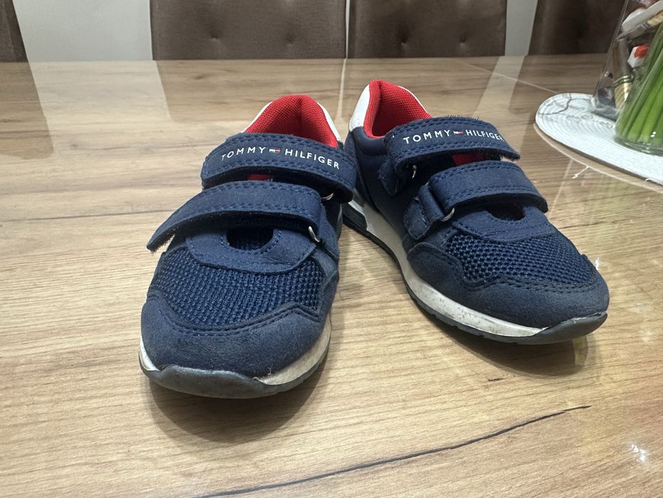 Продавам обувки  Tommy Hilfiger